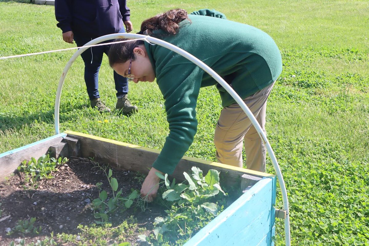 Great to start the day in Karol’s Community Garden with @NYBG CEO Jennifer Bernstein. Made my morning to see how excited the students were to be in the garden! Looking forward to many more visits & my continued partnership with NYBG to support environmental efforts across #CD18.