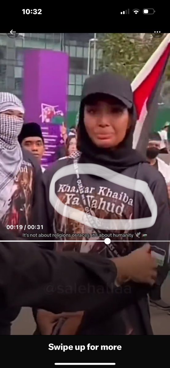 @KateMorton_ All they want is to 'Slaughter the Jews' as this young activist proudly wears on her hoodie thinking no one understands the language.

So stunning and brave.

P.S., if you intimidate/harass/and physically block Jews from campus, would that be 'Apartheid?'