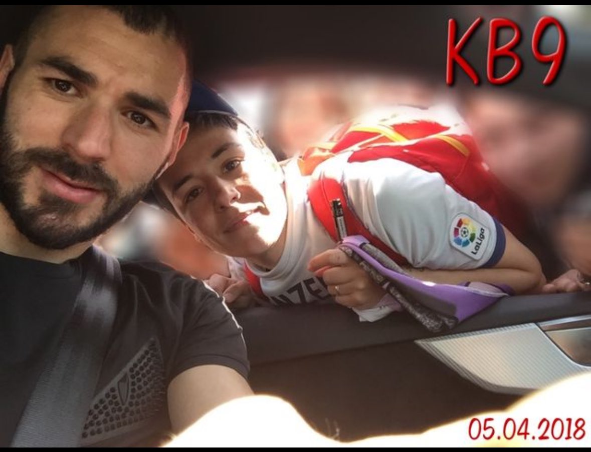 Se vende bufanda firmada por Karim Benzema preguntar precio por MD
#Benzema #Bufanda #HalaMadrid #KarimBenzema #RealMadrid
