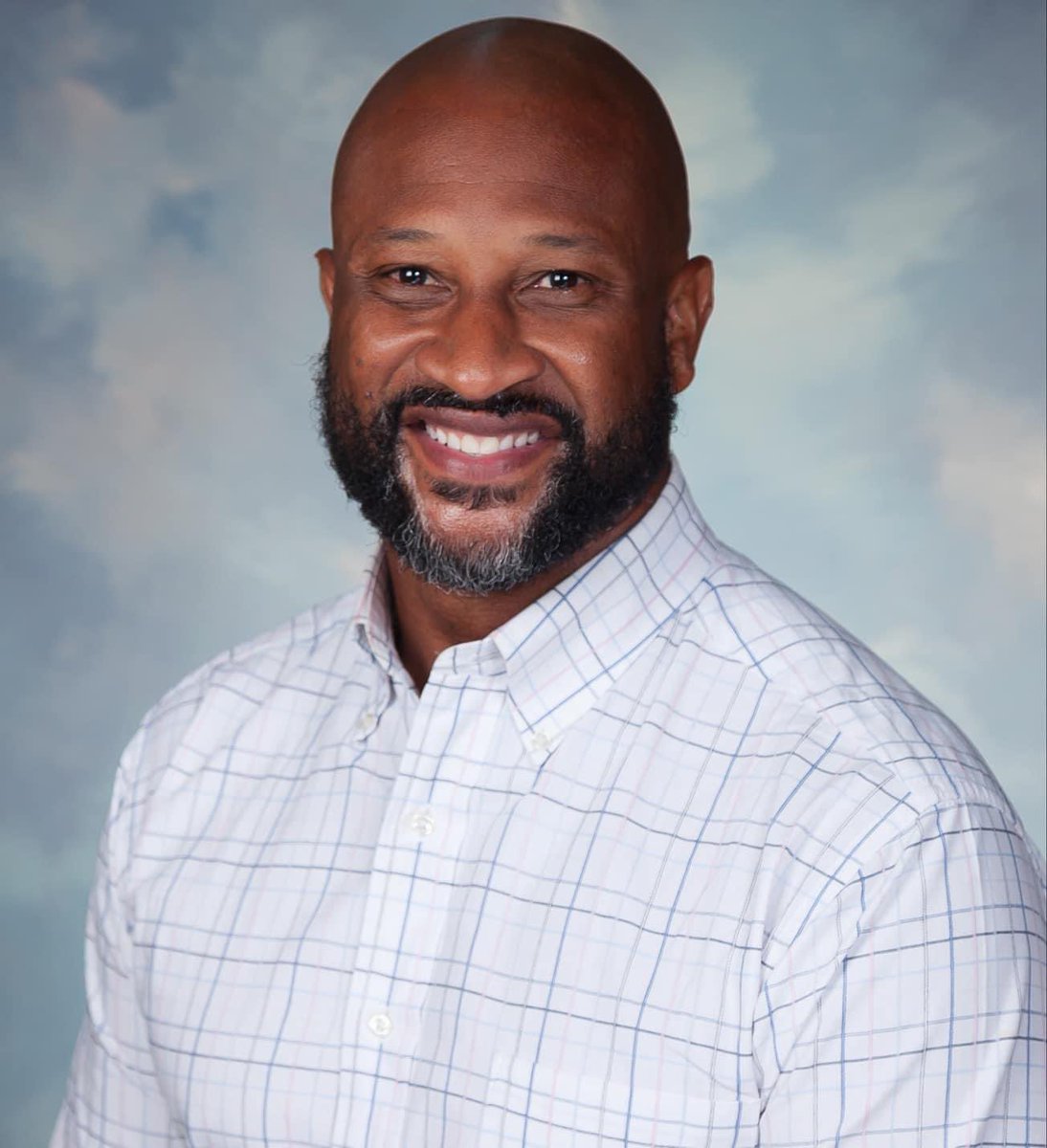 Happy Principal’s Day to this amazing leader right here👇. Thank you Dr. Moye for ensuring an elite educational environment for our students. We are grateful for you today and every day! 🐾 #BeEliteWMS #RTBWMS @Moye_Education @HumbleISD_WMS