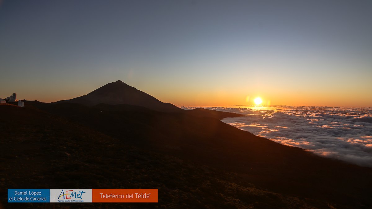 #Buenasnoches España.

Así anochece hoy en el Parque Nacional del #Teide @pnteide.

Imagen cortesía del proyecto #TeideLab de @AEMET_Izana @VolcanoTeide @cielodecanarias