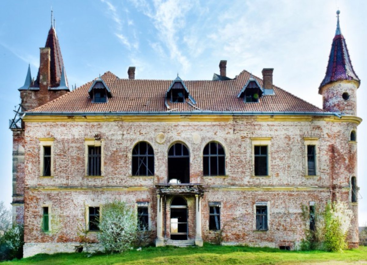 Part of me wants to buy and renovate this old Romanian castle.

Part of me is worried that DIICOT will steal it from me because a lunatic made a false accusation against me 2 years ago and was proven to be lying within 24 hours.

Romania why let this happen to your residents?