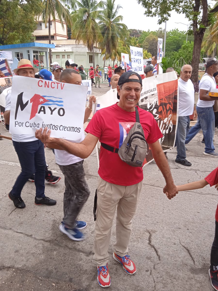 @CubanoAPie2 Viste Cubano 🎩 ni la lluvia💦 nos detuvo. 😋😛😝😜🤪💪💪💪👍👍👍🖐️ #PorCubaJuntoCreamos 🇨🇺❤️🇨🇺❤️🇨🇺❤️❤️🇨🇺❤️