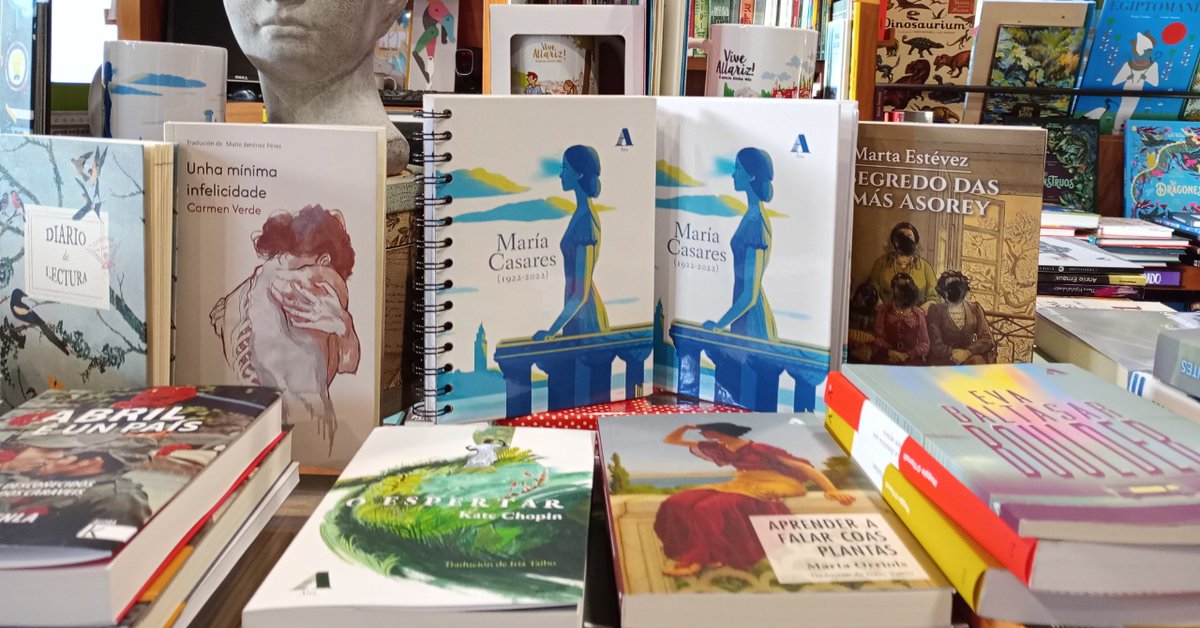 Xa tes o agasallo do #DíaDaNai? Na @Airadasletras regalámosche unha libreta de María Casares se mercas un libro de @AiraEditorial para túa nai 💙 Achégate ao Baixo Nº 5 da Rúa Emilia Pardo Bazán, en Allariz e celebra connosco