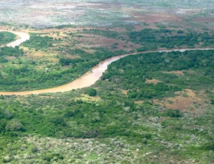 #Flooding continues to claim lives of Kenyans with latest being a police officer who was swept away by River Kware in #Machakos County.

We pass our condolences to the family of the officer and those of other Kenyans who have been killed by #Mafurikoke.

Let's #staysafe and…