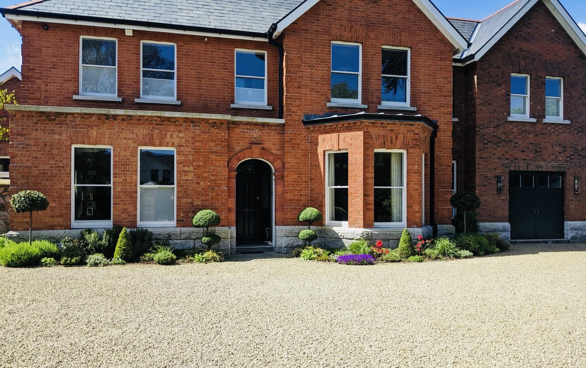 A few shots from today, this is an amazing period property we designed &amp; landscaped a few years ago. Our aftercare team were in today feeding &amp; pruning in anticipation of the summer.

#keanespaces #southdublin #periodgarden #gardendesign #aftercare #landscaping #frontgarden
