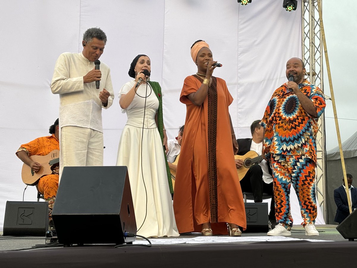 Mário Lúcio, Teresa Salgueiro, Carina Gomes e Paulo Flores. Cabo Verde, Portugal, Guiné-Bissau e Angola. Um fim de tarde memorável no Tarrafal: memória, esperança e música.