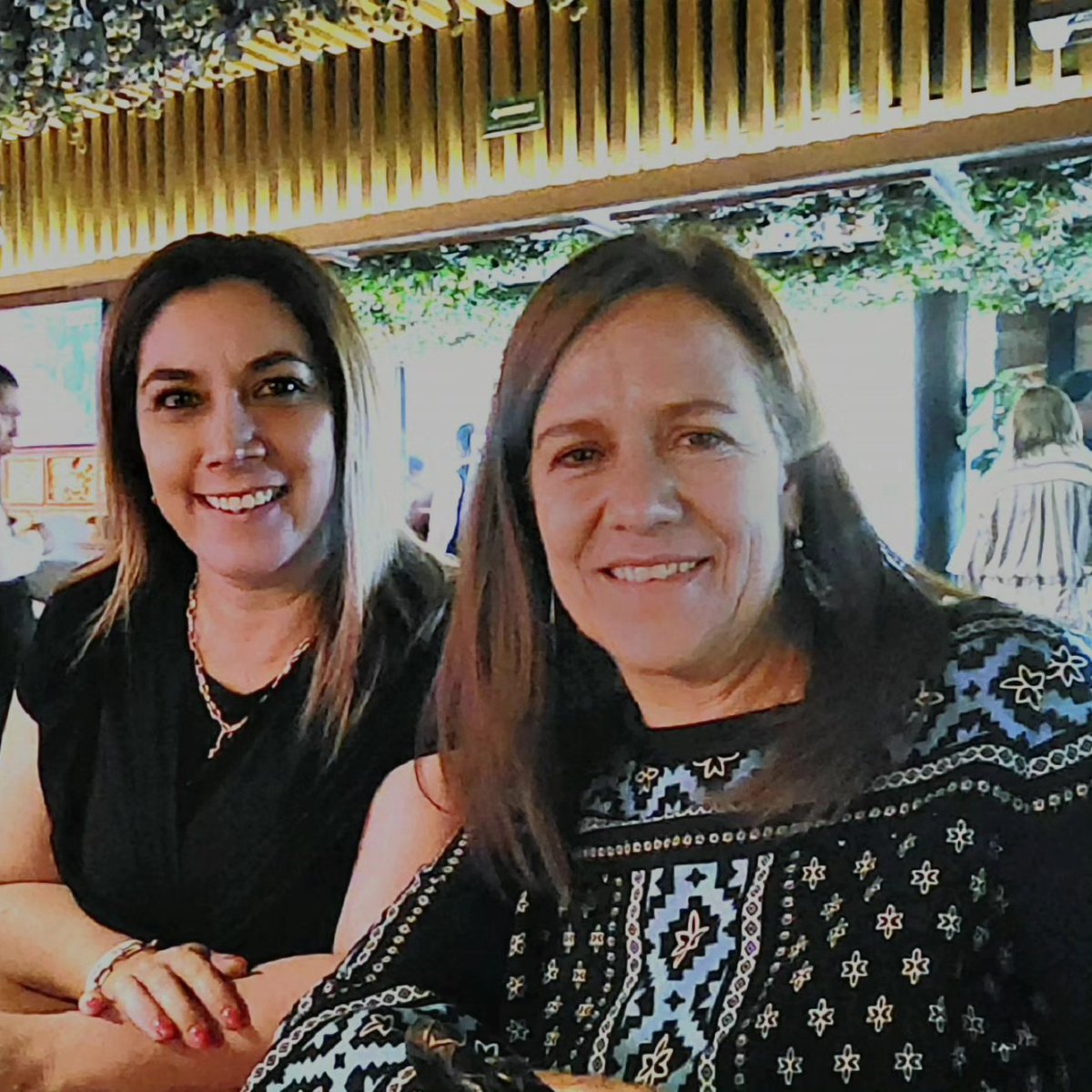 AlyRu1's tweet photo. Es tiempo de las mujeres #Xingonas; con el ejemplo de una mujer a la que admiro profundamente, @MaruCampos_G  trabajamos para que a México le vaya mejor.
@Mzavalagc qué gusto coincidir con una mujer tan comprometida; desde Chihuahua te apoyamos para que sigas defendiendo a México https://t.co/nCwm09JzIK