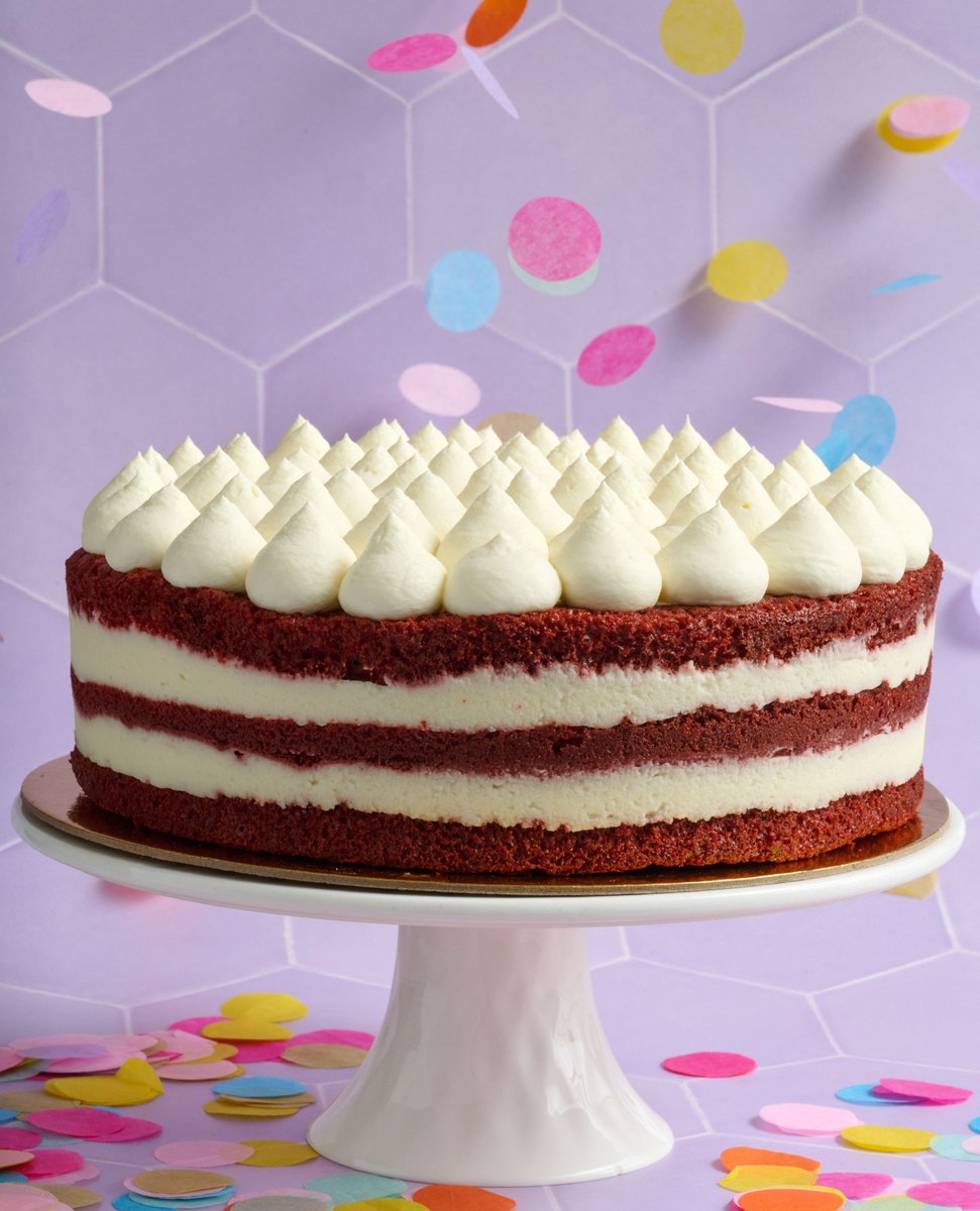 Red Velvet lovers, rejoice! 🎉 This cake is now available on @portosbah Now you can satisfy your sweet tooth with the most delicious cakes from the comfort of your own home! 🏠📦 Treat yourself or surprise a loved one with the perfect gift.🎂