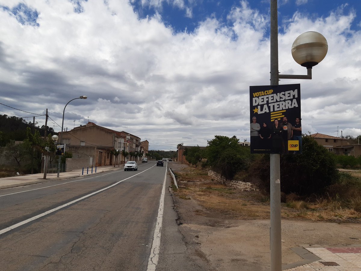 A la CUP no paguem a una empresa per penjar-nos els cartells. Ho fem gràcies a la nostra gent, avui fent #Tortosa, #Gandesa i #Corbera.
A les #TerresdelEbre, #DefensemLaTerra!!!