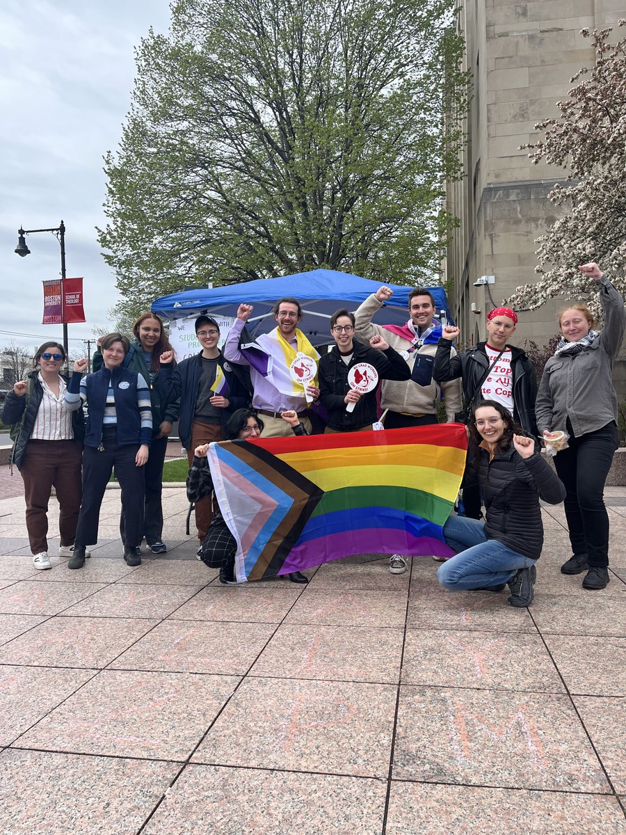 Happy #MayDay2024! Proud 🏳️‍⚧️🏳️‍🌈 to join striking workers of @gradworkersofBU @SEIU509 yesterday! ✊ Homophobia and transphobia are too common in our workplaces, which is why we need unions and contractual protections from harassment & discrimination! #1u