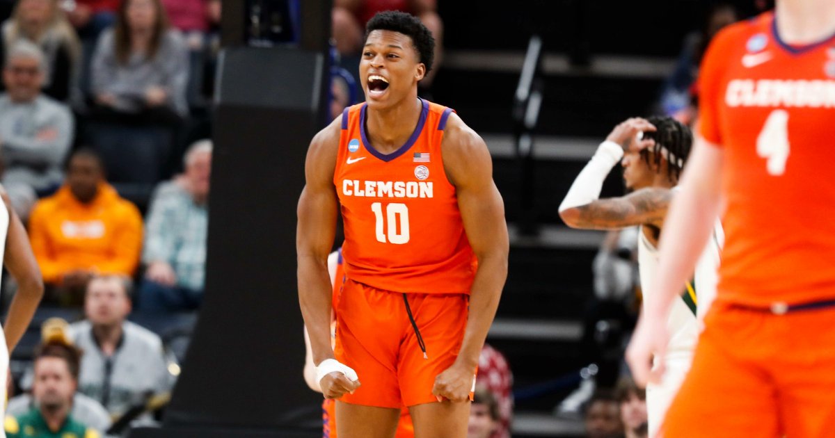 Georgia just landed another commitment out of the transfer portal. This time, it's a #UGA legacy: Clemson forward RJ Godfrey, whose father played football for the Dawgs in the 90s. That gives Mike White & co. 9 players on the roster, 4 spots remaining. on3.com/teams/georgia-…