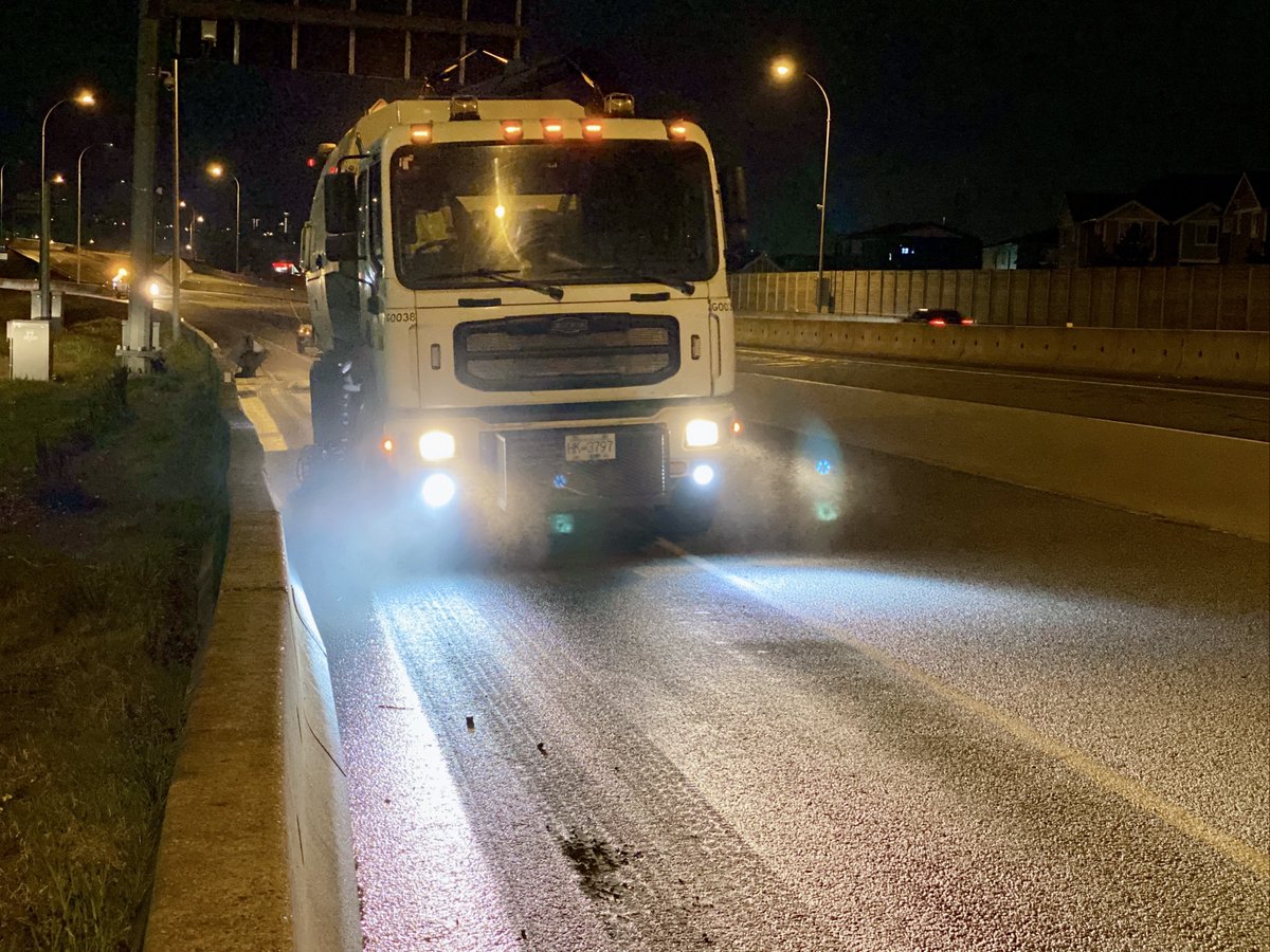 Spring sweeping continues in the #LowerMainland🧹

Tonight watch for sweeping equipment on:

#BCHwy1 #PortMannBridge

Slow down and obey signage. #SlowDownMoveOver @TranBC_LMD