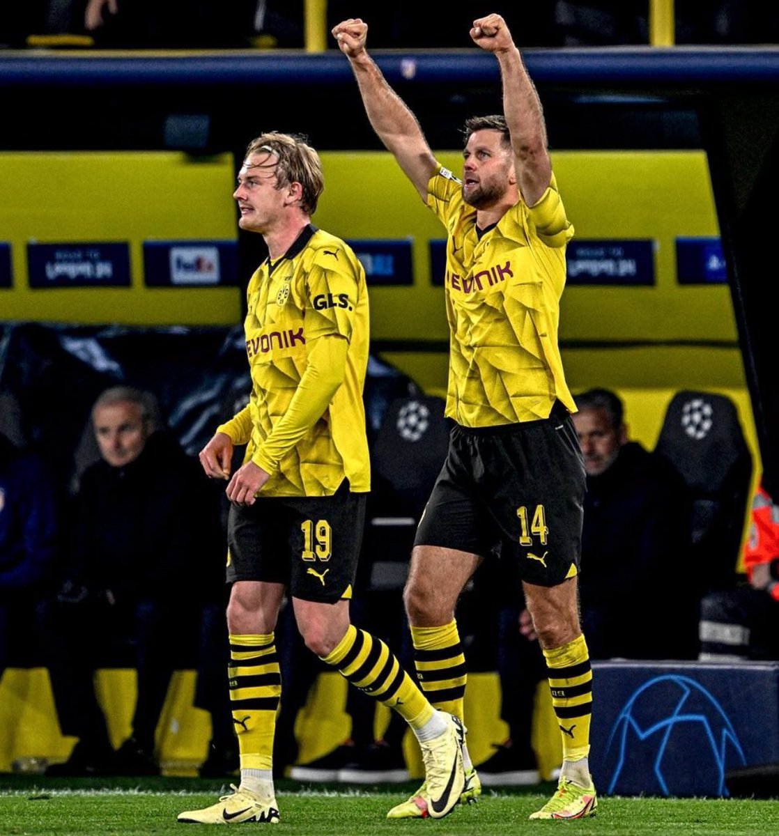 🟡⚫️🇩🇪 16 goals, 10 assists this season for Niklas Füllkrug at BVB. Borussia Dortmund invested just €15m with add-ons for Füllkrug, excellent one by directot Sebastian Kehl.