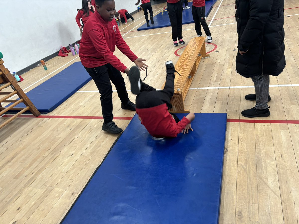 P4 were learning to roll on different apparatus in gymnastics yesterday 🤸🏼‍♀️🤸🏼‍♂️ we supported one another and tried our very best, even when we found it a challenge 🌟 @MrArchibald_ @CorpusChristi_K