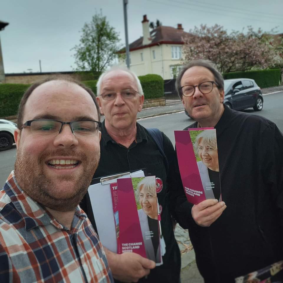 🌸Out amongst the cherry blossom in Jordanhill for @PJFerguson18 this evening. 🕳️Massive local issue was getting the council to sort potholes. 😕'Chaos', 'Out of control' and 'Useless' all used to describe the SNP after this week. Labour is #TheChangeScotlandNeeds.