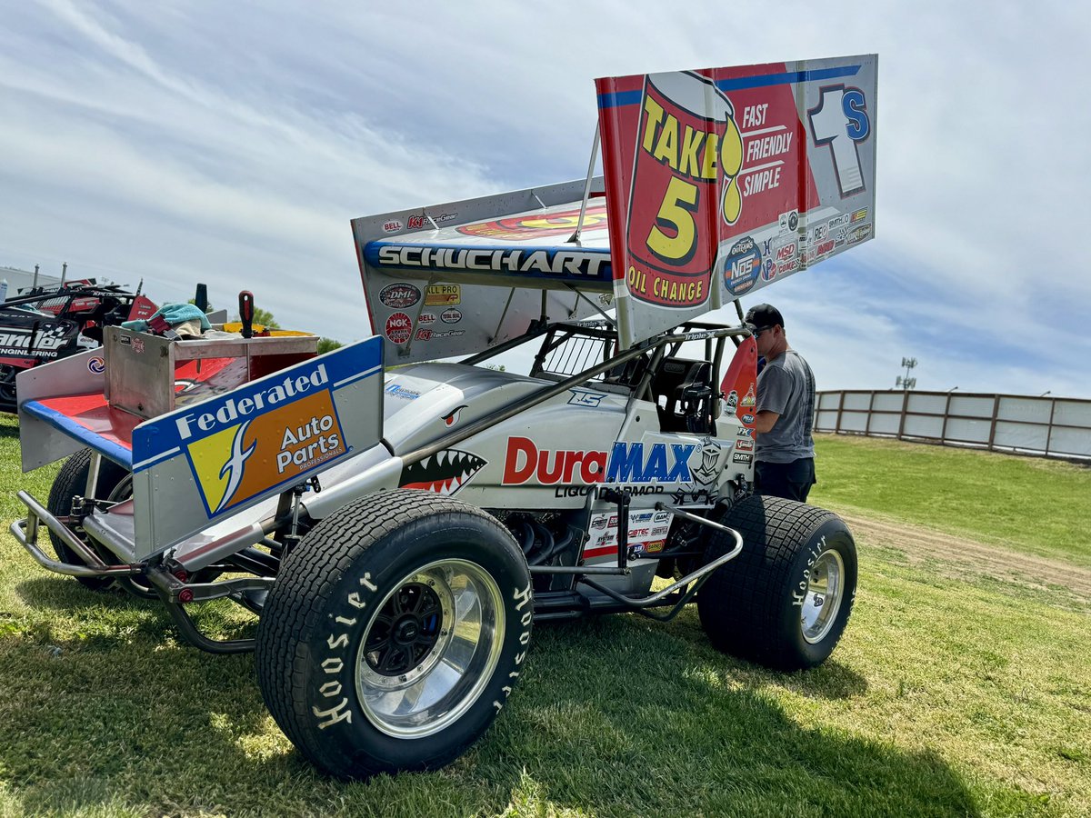 Last time #WoOSprint visited @JaxSpeedway, @LSchuchart1s posted his best finish here (8th) through four attempts.

Tonight the @SharkRacing1a1s pilot looks to better that mark wheeling the /@Take5_OilChange/@DuraMAXoil #1S!