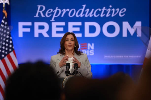 .@VP Harris delivered remarks at a campaign event in Jacksonville, FL as the state’s 6-week abortion ban goes into effect. 📸: Joe Raedle