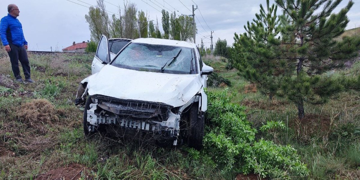 Sivas'ın Şarkışla ilçesinde otomobilin şarampole yuvarlandığı kazada 1'i bebek 6 kişi yaralandı.

Sivas'ın Şarkışla ilçesinde otomobilin şarampole yuvarlandığı kazada 1'i bebek 6 kişi yaralandı.