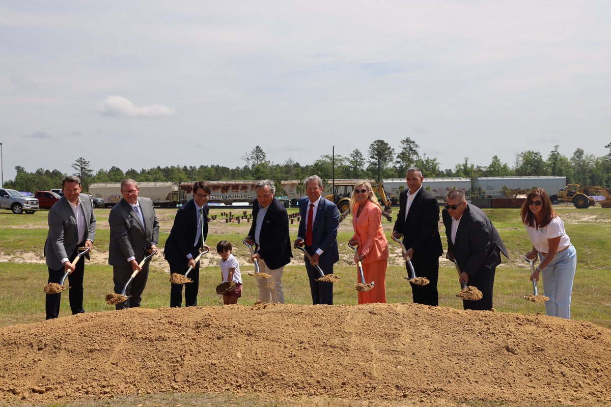 Yesterday in Valdosta, Marty and I enjoyed being at the Arglass facility to celebrate their recent expansion. This innovative company has helped provide great jobs and opportunity to South Georgia, and this new space will only increase their impact.