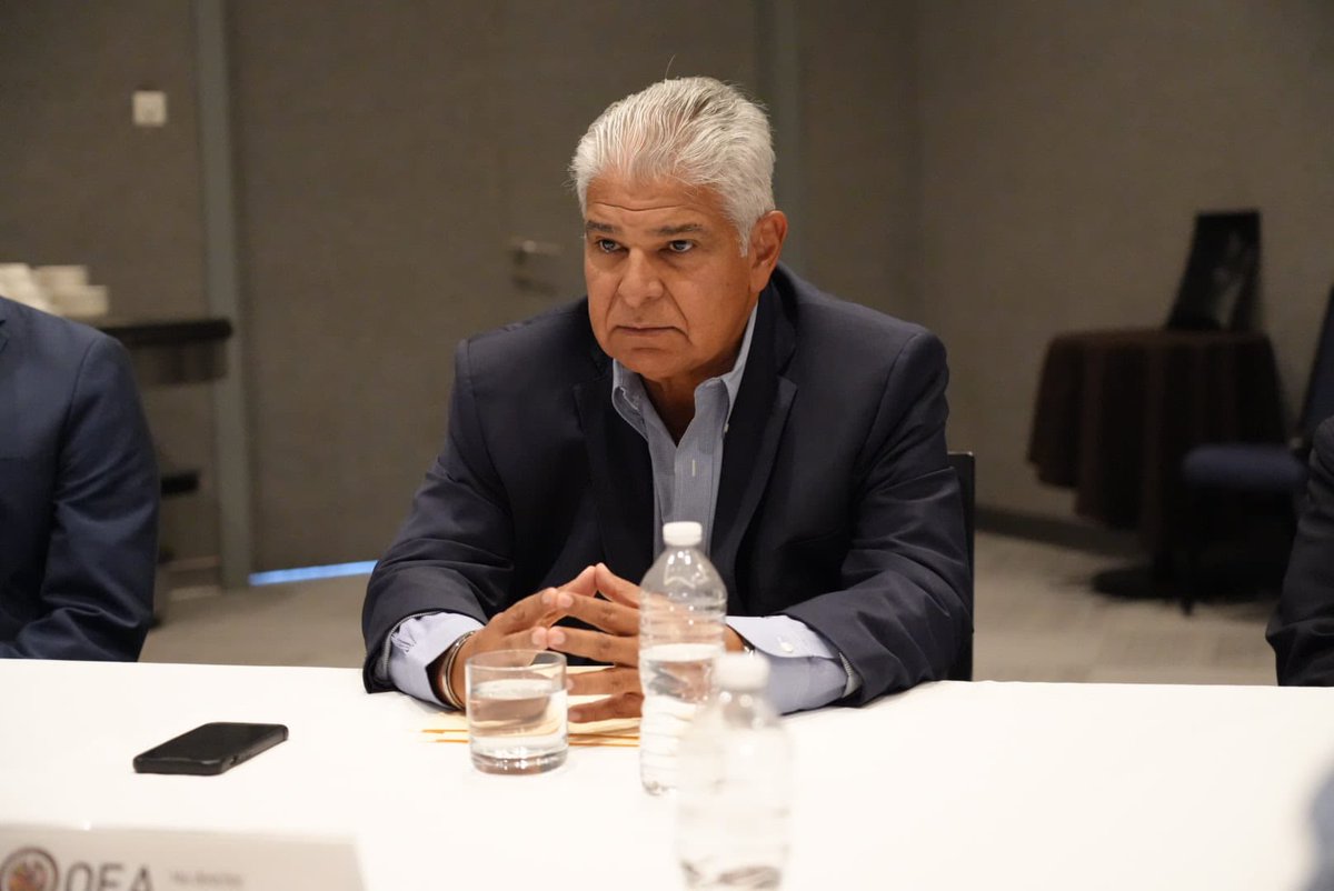 OEA_oficial's tweet photo. La Misión de Observación Electoral de la #OEAenPanamá se reunió con el candidato a la Presidencia del partido Realizando Metas @somosrmpa y @partidoalianza_ @JoseRaulMulino y miembros de su equipo para conocer sus apreciaciones del proceso electoral en 🇵🇦. #MOE_OEA https://t.co/oryiwz7hLC