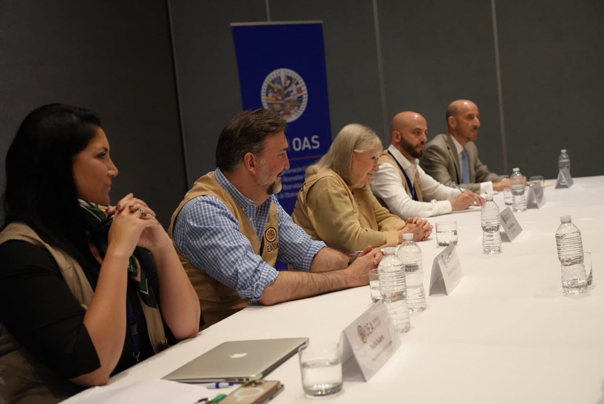 OEA_oficial's tweet photo. La Misión de Observación Electoral de la #OEAenPanamá se reunió con el candidato a la Presidencia del partido Realizando Metas @somosrmpa y @partidoalianza_ @JoseRaulMulino y miembros de su equipo para conocer sus apreciaciones del proceso electoral en 🇵🇦. #MOE_OEA https://t.co/oryiwz7hLC