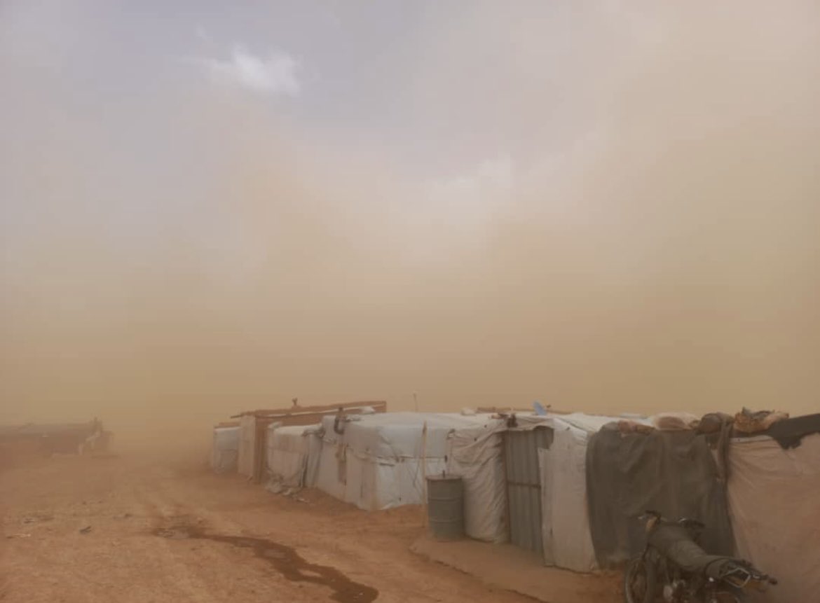 The #Rukban refugee camp has been under complete starvation siege by the Assad regime with trading routes blocked since 10Apr2024. If food won’t be allowed in shortly, the situation will become critical as people have no stocked supplies at all. Photo by local resident