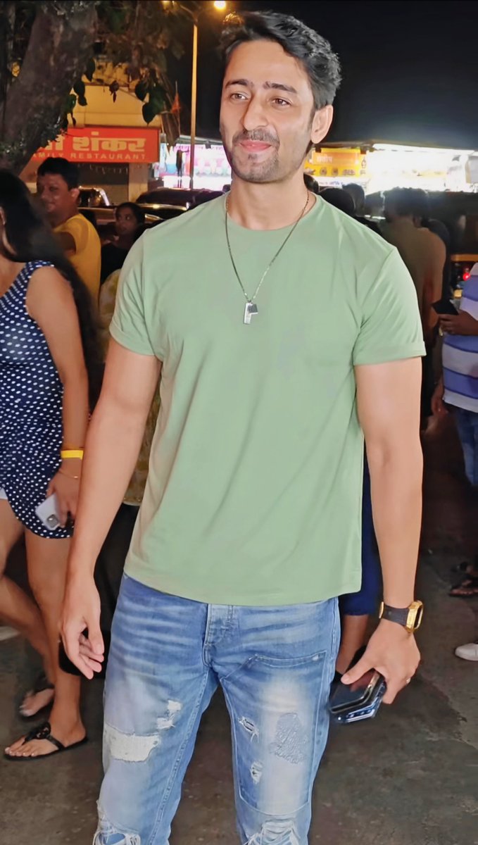 ritu0174's tweet image. His SMILE 😊🧿

Handsome Heera At Rupali Ganguly&apos;s Birthday Bash Night 🎉❤️

#ShaheerSheikh #Contagious #Smile #Handsomeness #Personified #LoveAndRespect 

@Shaheer_S ♥️

#GodBlessYou #ShaheerSheikh