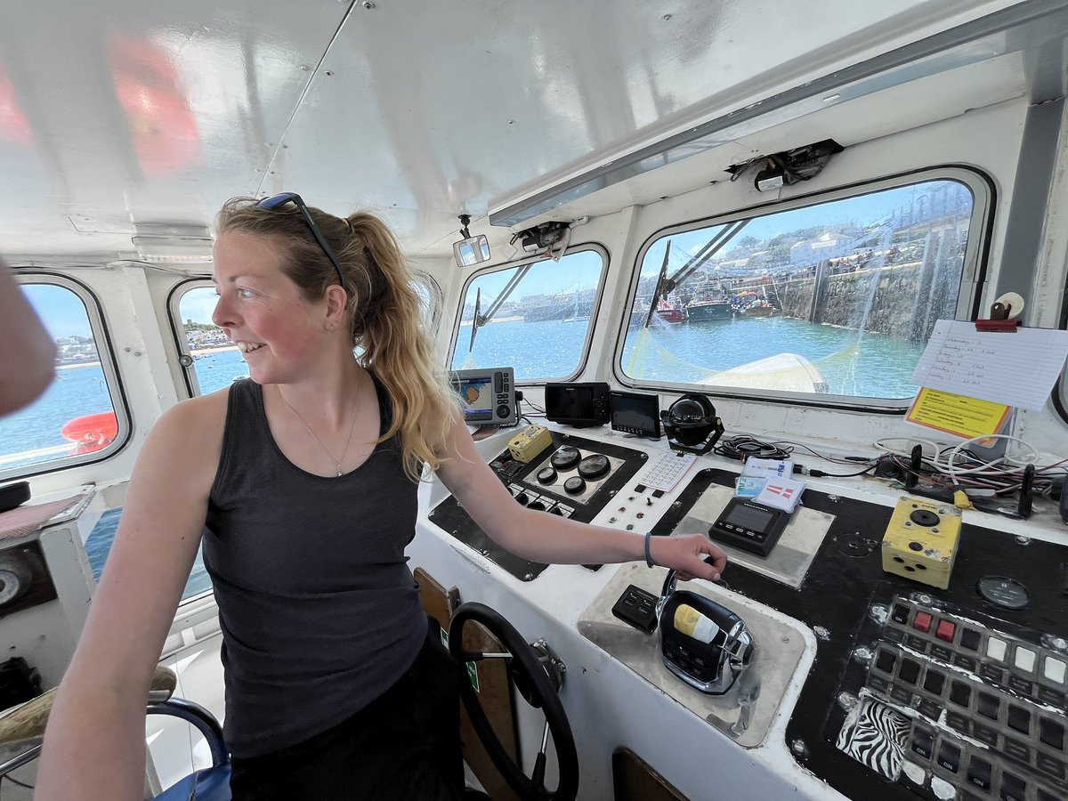 My Daughter showing me how it’s done 🥰🛳️👌#proudofmydaughter