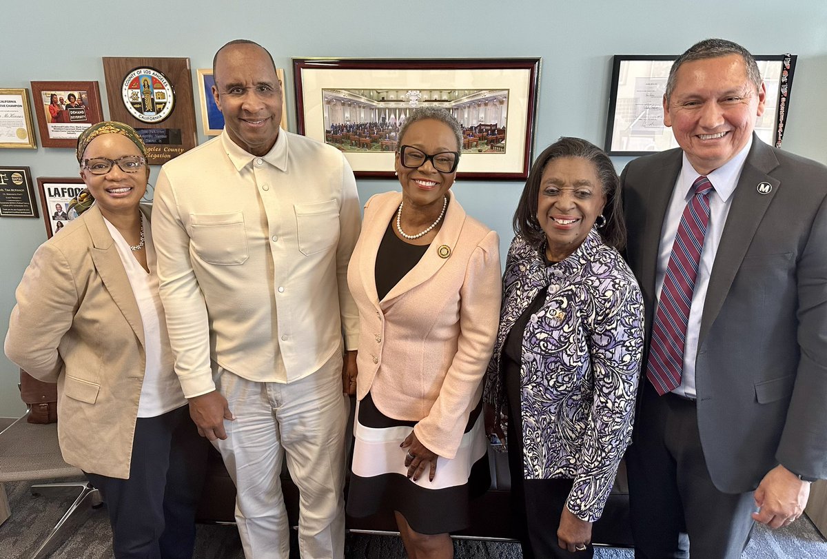 Thank you @metrolosangeles leadership for meeting w/ us at the Capitol to reaffirm our commitment to transit & construction of the Inglewood Transit Connector. This project will improve air quality in Inglewood, create thousands of good paying jobs & serve the region for decades.