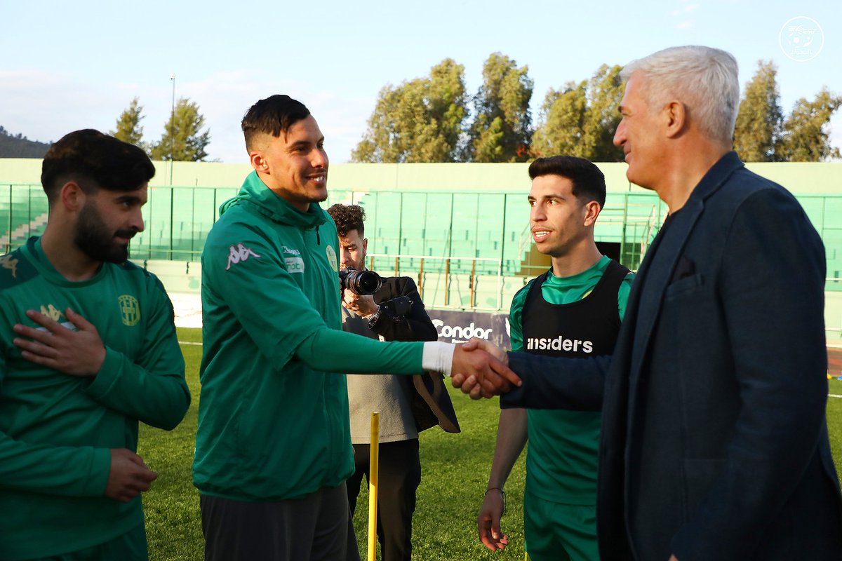 📸 صور زيارة الناخب الوطني فلاديمير بيتكوفيتش لتدريبات نادي شبيبة القبائل #LesVerts⭐⭐ | #123vivalAlgérie🇩🇿