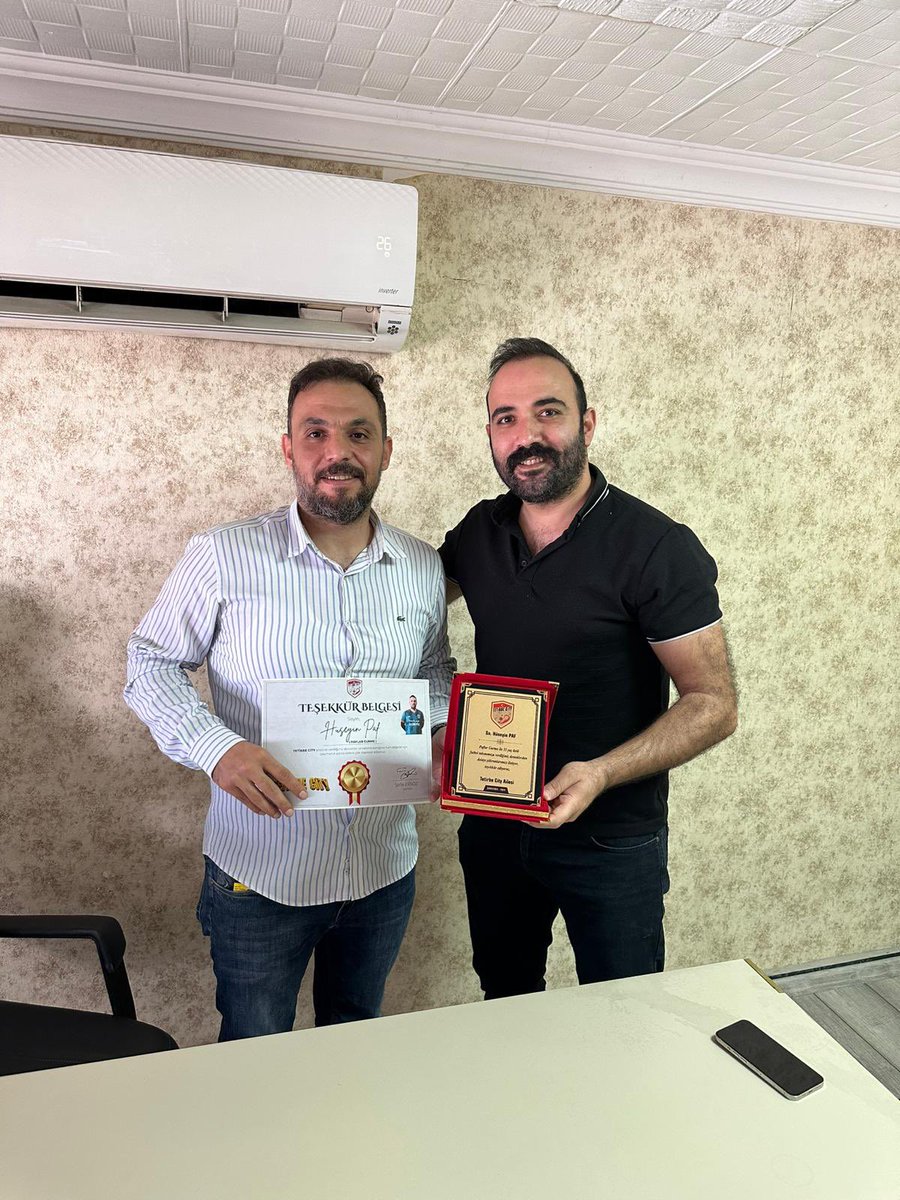 Hüseyin PAF (@huseyin_paf) on Twitter photo 35 yaş üstü futbol turnuvasında na mağlup Şampiyon olan sponsoru olduğumuz tetirbecity başkanına nazik ziyaretleri için teşekkür ederiz.. <a href="/sefikersoz/">Şefik Ersöz</a> <a href="/UrfaSivesi/">Urfa Şivesi(Mahle)</a> 35 yaş üstü futbol turnuvasında na mağlup Şampiyon olan sponsoru olduğumuz tetirbecity başkanına nazik ziyaretleri için teşekkür ederiz.. <a href="/sefikersoz/">Şefik Ersöz</a> <a href="/UrfaSivesi/">Urfa Şivesi(Mahle)</a>