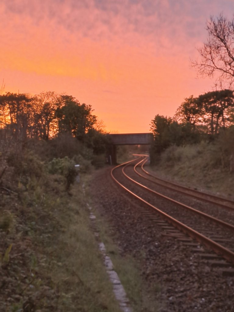 Beautiful sunset over the Duchy. The scene through the reverse curves near Chacewater @beauty_cornwall @Cornwalloncam