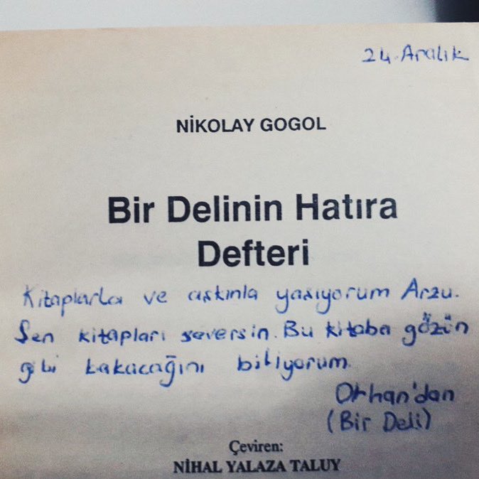 büyük ihtimalle arzu'nun bıraktığı bir sahaftan aldığım kitap: 'kitaplarla ve aşkınla yaşıyorum.'