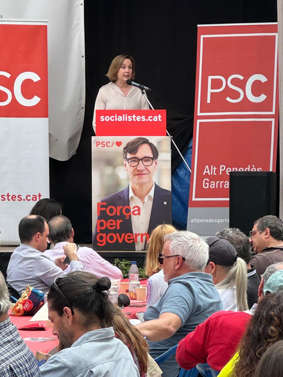 Un plaer compartir la tradicional paella #socialista de #sitges d’aquest #1demaig amb vosaltres companys i companyes @pscapg @NiuboEsther @LMSitges  @juanluisruizvng @RenataBedos  @arturoj89 @socialistes_cat  
#uniriservir 
#illapresident