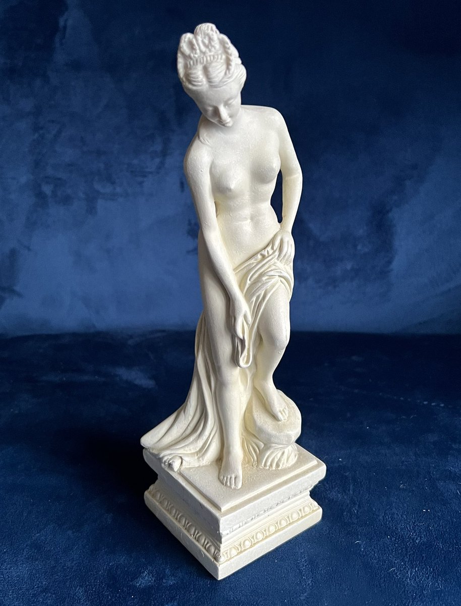 New addition to my #etsyshop, a reproduction of the bathing Venus statue commissioned by Madame du Barry to represent her “steamy” past with Louis XV #VintageShowAndSell sarahhuntantiques.etsy.com/listing/172380…