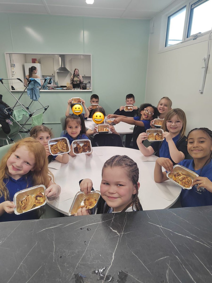 👩‍🍳Extra Curricular Opportunities 👩‍🍳 We are proud to offer a range of exciting extra curricular clubs throughout the week. Today, cookery club made some delicious pizza swirls using puff pastry. They looked delicious! #YourChikdOurPriority #TeamWarwick #extracurricularactivities