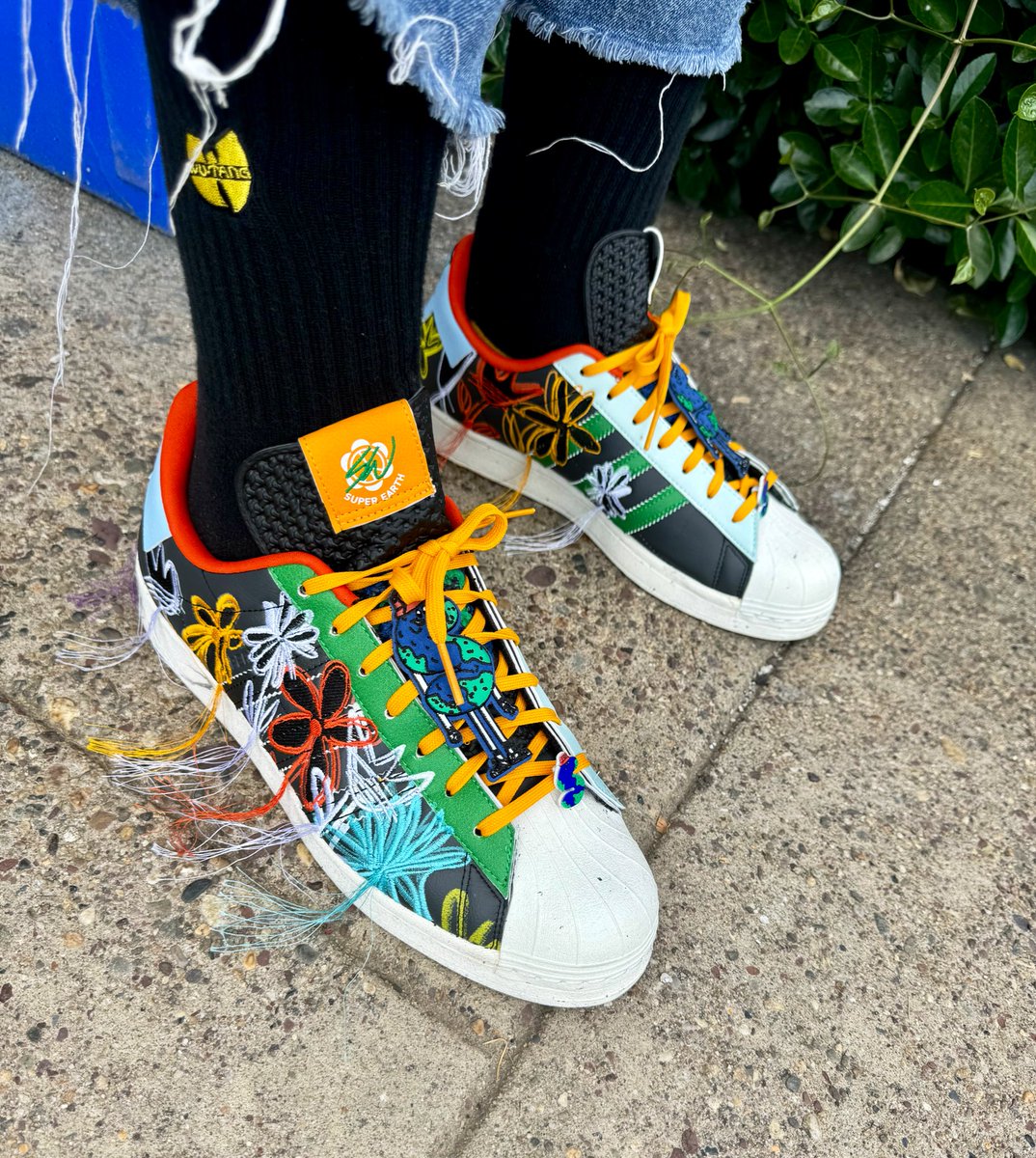 #wuwednesday #sneakers ‘Super Earth’ @seanwotherspoon @adidasUS #mrsock @stance @WuTangClan just my contribution to SNEAKER X FAM