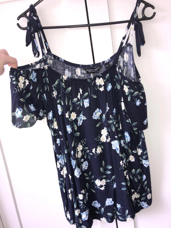 Dorothy Perkins Off-the-shoulder tops I’m selling on @VintedUK. Size L / 12 for £3 vinted.fr/items/43574218…