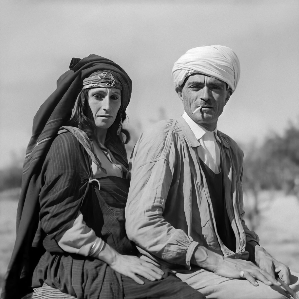 An Algerian Chaoui couple near the Algerian-Tunisian borders. Algeria, 1935 🇩🇿