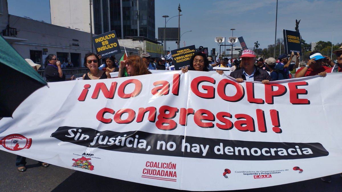 🔴Hoy, en el #DiaInternacionalDelTrabajador diferentes organizaciones de la sociedad civil salimos a las calles por un trabajo digno y contra el avasallamiento de la justicia y el copamiento del Estado por mafias corruptas.
📣Ahora, frente a Palacio de Justicia, súmate a la