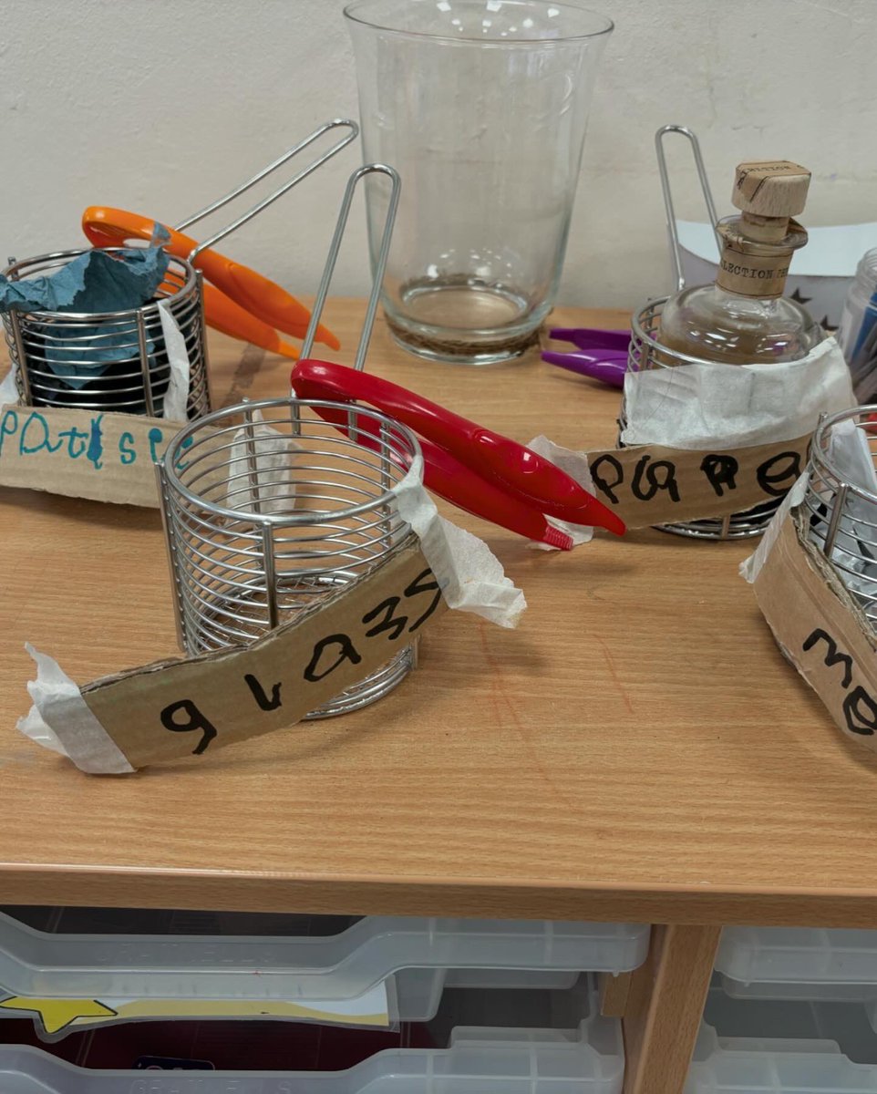 Oh no! The beach in our reception room has been polluted! Luckily the children were very helpful and made their own labels for the containers to help collect and sort the rubbish! 💚 ♻️ #eyfs #earlyyears