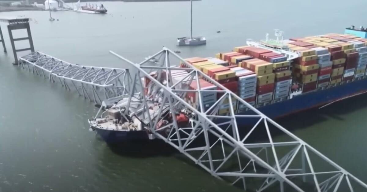 The salvage crew plans to remove the Dali ship within the next ten days.

Check out this article 👉marineinsight.com/shipping-news/… 

#Baltimore #FrancisScottKeyBridge #Maritime #MarineInsight #Merchantnavy #Merchantmarine #MerchantnavyShips
