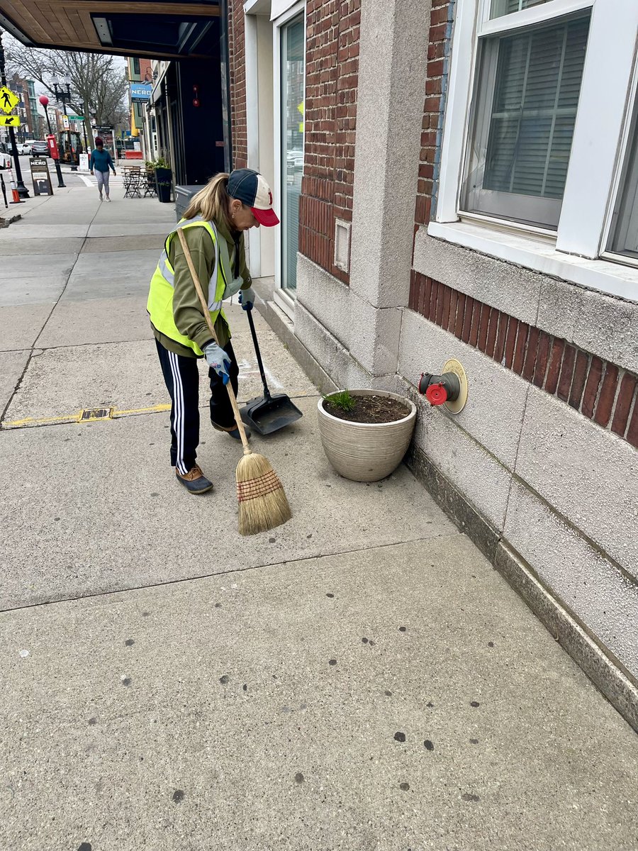 One of our dedicated & hard working Hokey’s, Kelly, is cleaning litter on West Broadway in #SouthBoston. 🗑️🧹