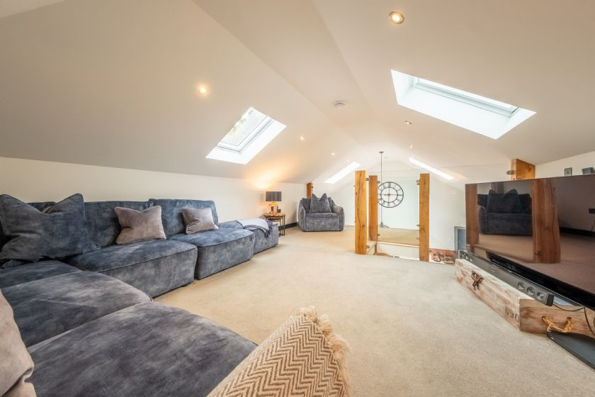 HideawaysGroup's tweet photo. 💛 Introducing our new arrival! 💛

🏡 High Road Farm House, Holme-next-the-Sea

🛏️ Sleeps 8 | 4 bedrooms | 2 bathrooms | Dog friendly

🎇 Discover more and find out our availability by visiting our website! 

https://t.co/iU3ohIGWld https://t.co/B2jN5CDDyd