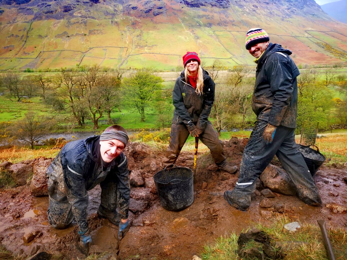 Great few days volunteering with ⁦⁦<a href="/Team_BMC/">British Mountaineering Council</a>⁩ helping repair footpaths in Wasdale #mendourmountains #getstuckin Lots more work to do if anyone is interested in volunteering.  Details on #BMC website