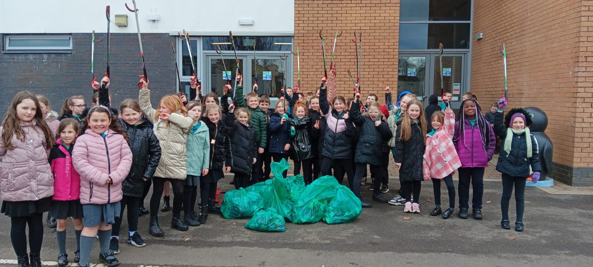 A staggering 74 bags of rubbish collected from our local area!! ⁦@KSBScotland⁩ ⁦@RenEdHWB⁩ ⁦⁦@RenCouncil⁩ #Bigspringclean ⁦@TeamUptoCleanUp⁩ 🚮 🗑️ #eco