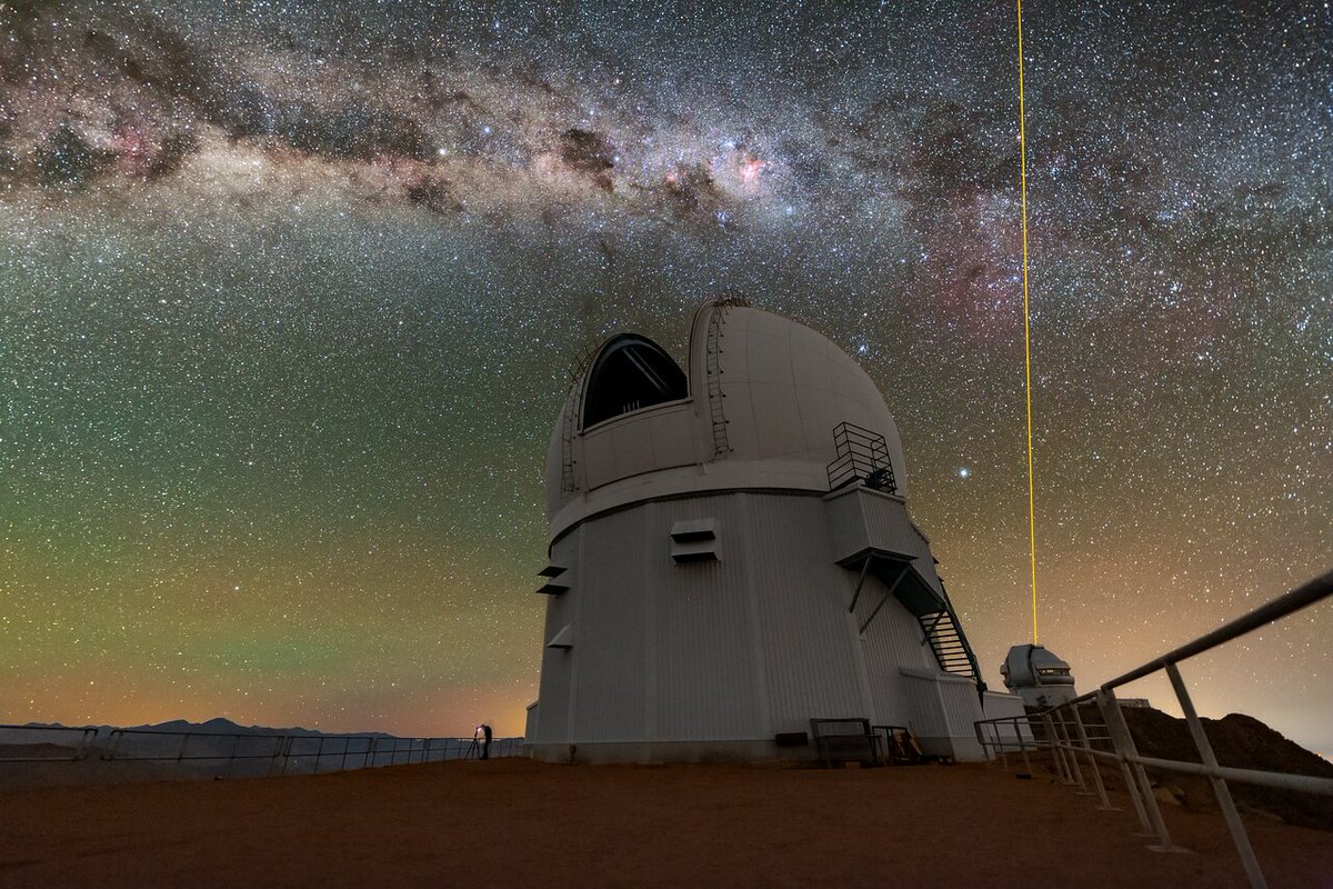 Check out the Southern Astrophysical Research (SOAR) Telescope under the Milky Way🌌 and @Geminiobs South using its laser guide star and adaptive optics to improve image clarity. noirlab.edu/public/images/… Credit: International Gemini Observatory/NOIRLab/NSF/AURA/T. Slovinsky