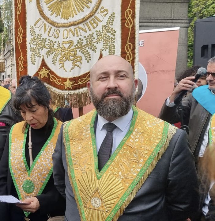 Guillaume TRICHARD (@trichard) on Twitter photo Ce #1ermai, nous étions + de mille francs-maçons du <a href="/GODFOfficiel/">GODF (Officiel)</a> et des Obédiences amies, venus des quatre coins de la France, rassemblés au #PèreLachaise…
Pour rendre hommage aux Martyrs de la #Commune de Paris !
Pour « faire digue » contre la Réaction et l’extrême-droite, Ce #1ermai, nous étions + de mille francs-maçons du <a href="/GODFOfficiel/">GODF (Officiel)</a> et des Obédiences amies, venus des quatre coins de la France, rassemblés au #PèreLachaise…
Pour rendre hommage aux Martyrs de la #Commune de Paris !
Pour « faire digue » contre la Réaction et l’extrême-droite,