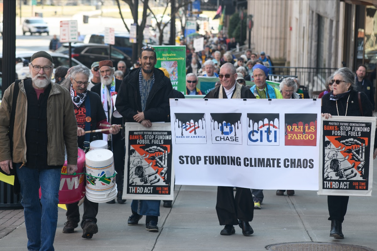 🛑 Join @ThirdActOrg this Friday, May 3rd, from 12PM to 1PM in Downtown Albany in the fight against climate chaos! March from SUNY Plaza to confront mega-banks still investing in fossil fuels, despite 2023's record heat. RSVP: thirdactupstateNY@gmail.com